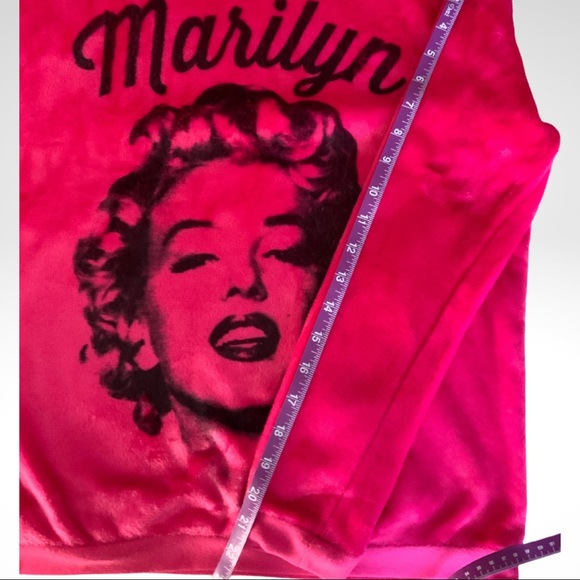 Marilyn Monroe Bubblegum Pink and Black Soft Fleece Pullover Top Size (7-9) - Picture 8 of 11